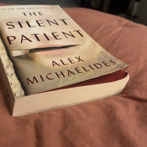 The Silent Patient by Alex Michaelides - Picture 2 of 3